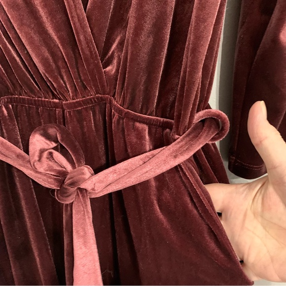 Nordstrom Fraiche by J NWT Berry velvet long sleeve vneck  jumpsuit. Size L - Picture 7 of 14